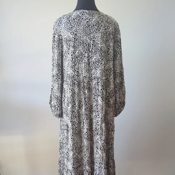 LOFT Monochrome Long Sleeve Dress - Picture 6 of 8